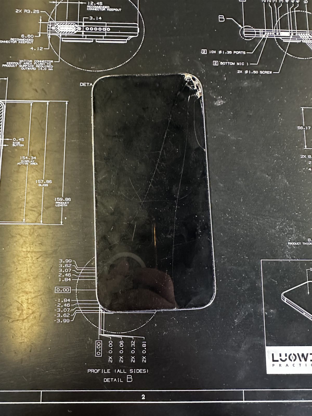 iPhone cu ecran spart