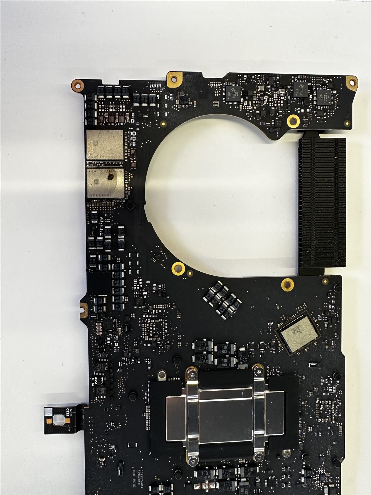 Detaliu placă MacBook